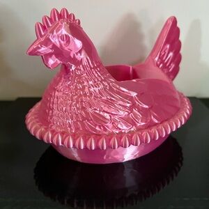 Hen sit in basket bath and body work soap holder
